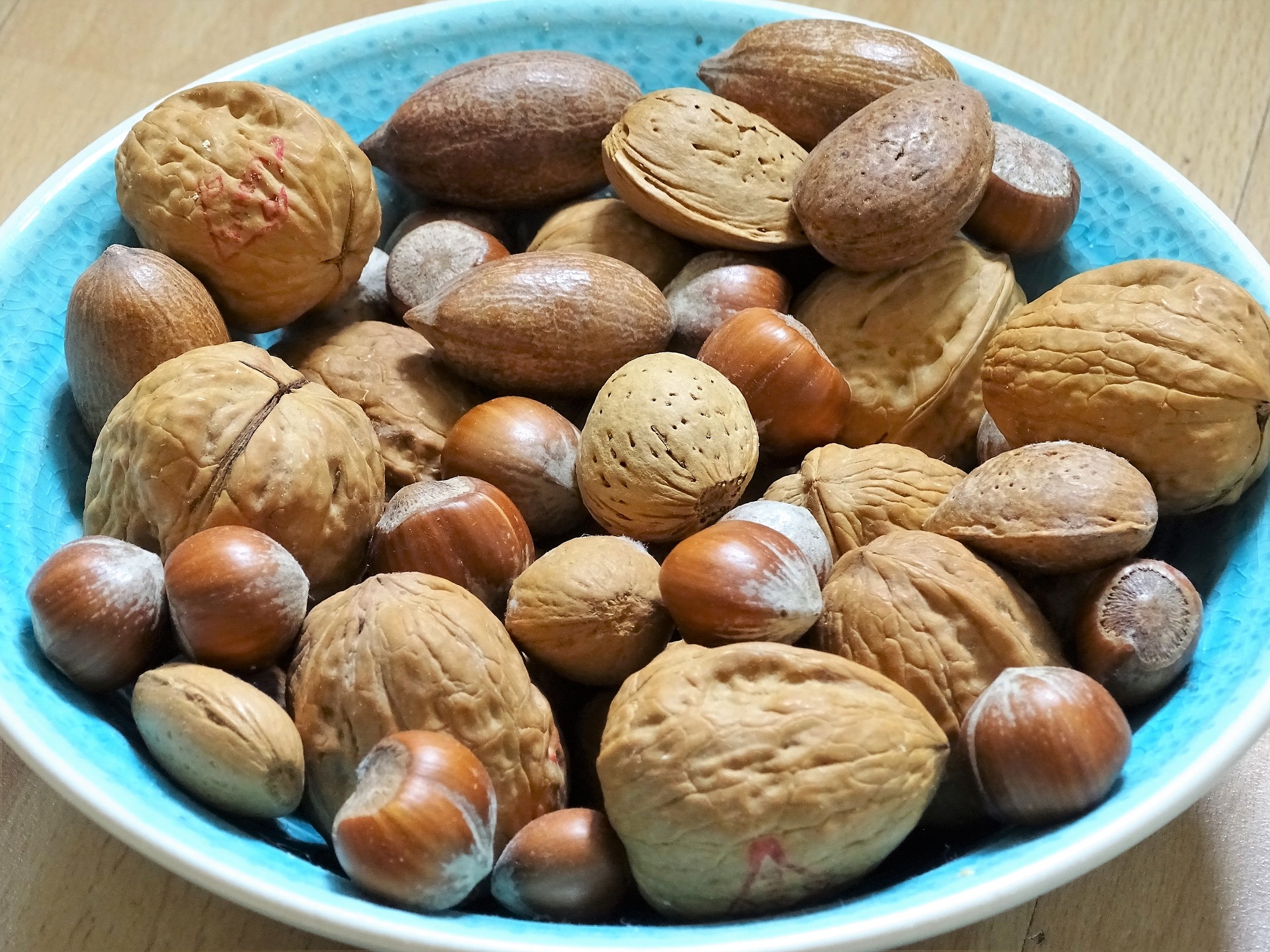 Types of Nuts: From Almonds to Walnuts and Their Health Benefits